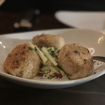 Metropolitan Grill - Delicious crab cakes - American Near Me - Seattle, Washington