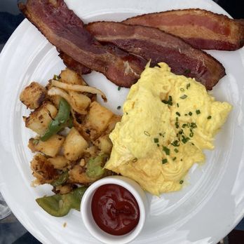 Perch - Two egg with bacon - Lounges Near Me - Los Angeles, California