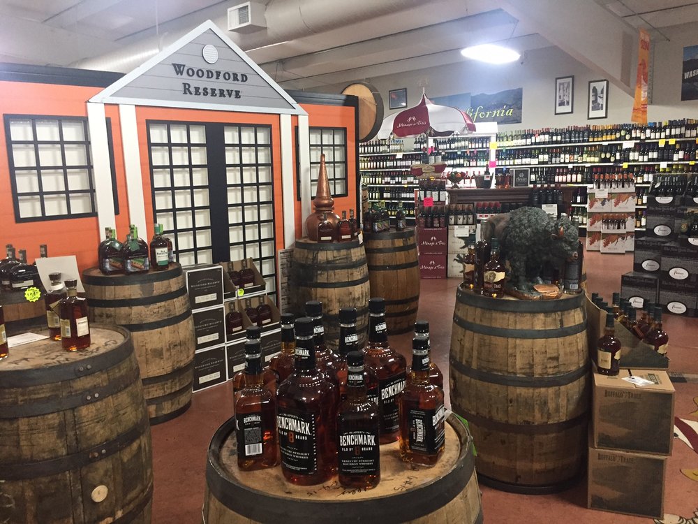 Chuck's Wine & Spirits Logo
