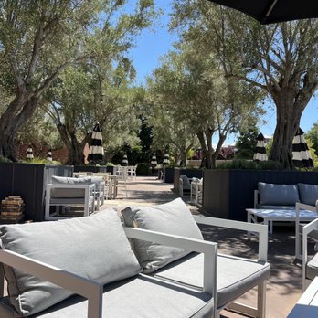 Robert Hall Winery - Wine Tasting Room Near Me - Paso Robles, California