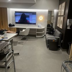 DISC Sports & Spine Center - Marina del Rey - TV in the room