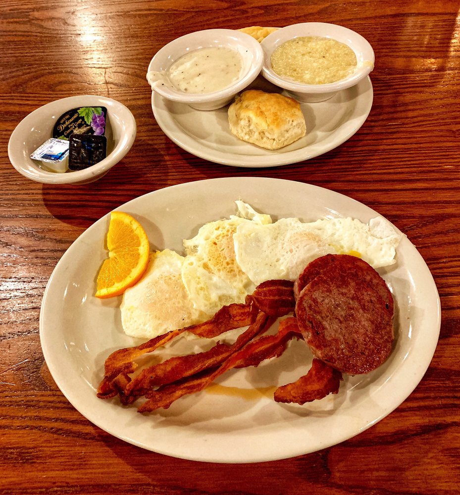 Cracker Barrel Old Country Store, Seffner Roadtrippers