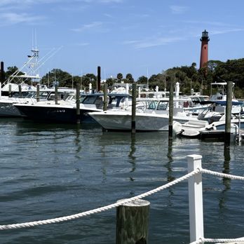U-Tiki Beach - waterfront and Jupiter lighthouse - Seafood Near Me - Jupiter, Florida