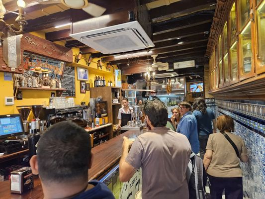 Bar El Comercio by null