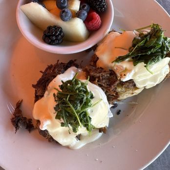 Wilma & Frieda's - Short rib benny - Comfort Food Near Me - Palm Springs, California