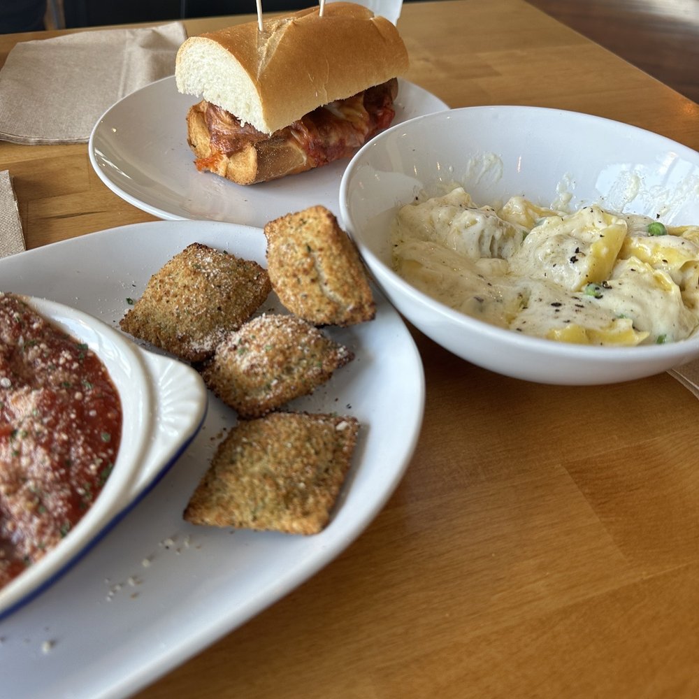 Amighettis - Pick two combo and side, with the amazing Tortellini Alfredo with Peas! - Italian Near Me - Saint Louis, Missouri Amighettis - Pick two combo and side, with the amazing Tortellini Alfredo with Peas! - Italian Near Me - Saint Louis, Missouri