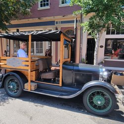 Fredericksburg Model A Car Tours - The transport named Bonnie!