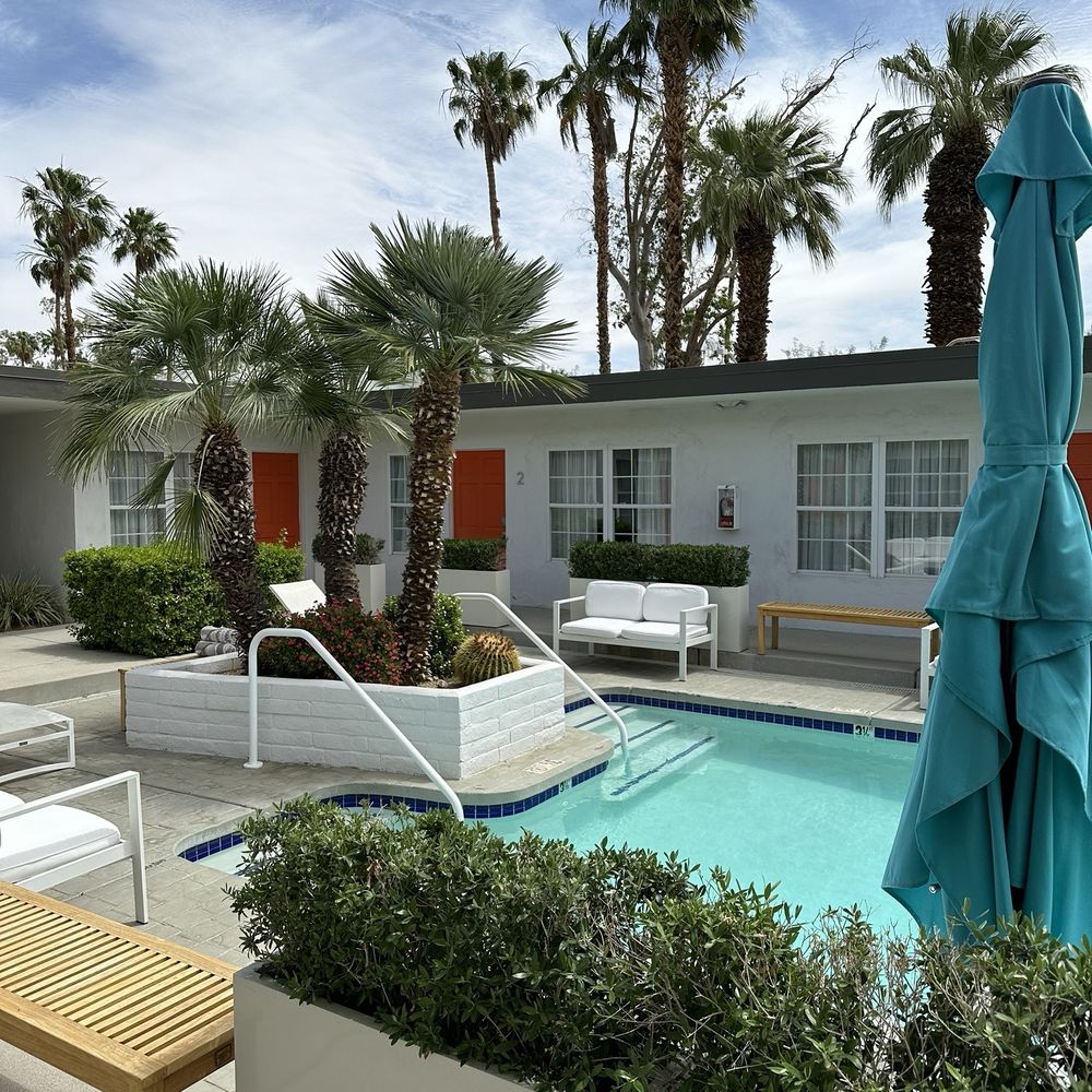 The Weekend - Pool area - Hotels Near Me - Palm Springs, California The Weekend - Pool area - Hotels Near Me - Palm Springs, California