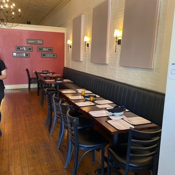 Red On Main - Dining room - Bars Near Me - Madison, Indiana Red On Main - Dining room - Bars Near Me - Madison, Indiana