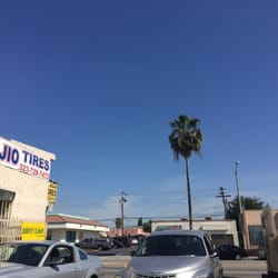 El Bajio Tires - Busy on a Sunday morning, but that means good business right? Timo is the Man to see! Good prices, no BS, trustworthy, and efficient!