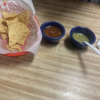 Lindo Guadalajara - Chips & Salsa - Mexican Near Me - Chicago, Illinois Lindo Guadalajara - Chips & Salsa - Mexican Near Me - Chicago, Illinois