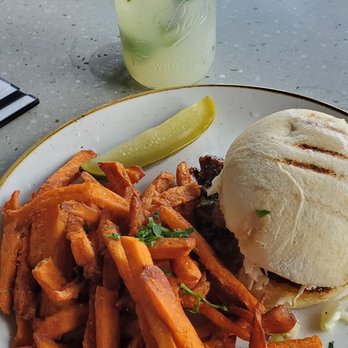 Gus's BBQ - Barbeque Near Me - Porter Ranch, California