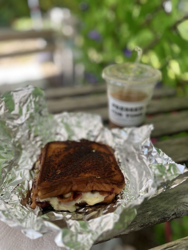 Pressed for Time mobile cafe Logo