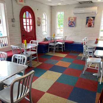 Pure Eats - Inside dining room - American Near Me - Lexington, Virginia Pure Eats - Inside dining room - American Near Me - Lexington, Virginia