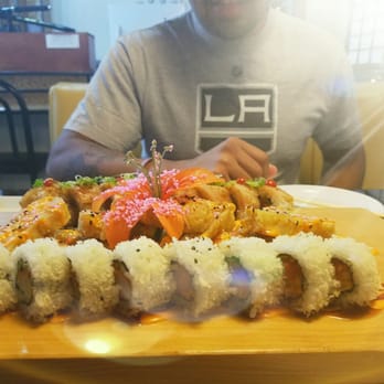 Aloha Sushi - Spicy crunch tempura: yuuuuumm eel sauce is at the bottom! - Japanese Near Me - Azusa, California Aloha Sushi - Spicy crunch tempura: yuuuuumm eel sauce is at the bottom! - Japanese Near Me - Azusa, California