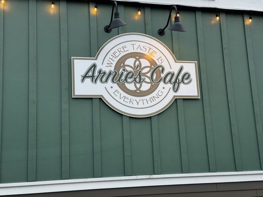 Arnie's Cafe by null