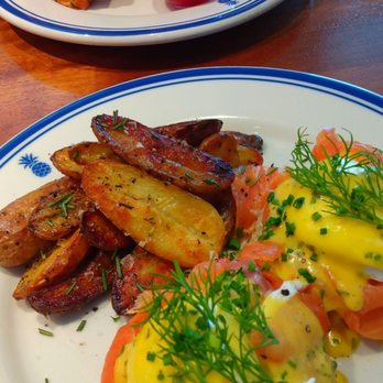 Hudson House - Benedict with smoked salmon & the well known lobster roll - Seafood Near Me - Irving, Texas Hudson House - Benedict with smoked salmon & the well known lobster roll - Seafood Near Me - Irving, Texas