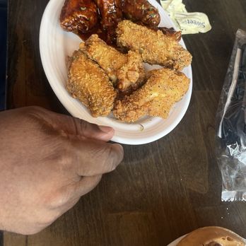 Taste Bar + Kitchen - Chicken wings - Cocktail Bars Near Me - Houston, Texas
