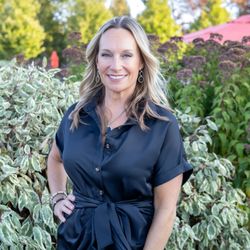Mary M Malone, Luxe Service Group - Coldwell Banker Realty - Profile picture updated!