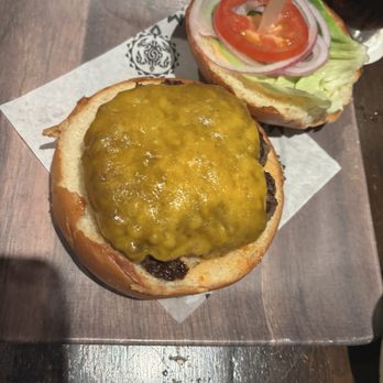 Maui Brewing Co. Waikiki - MBC Griddled Cheeseburger - Brewpubs Near Me - Honolulu, Hawaii Maui Brewing Co. Waikiki - MBC Griddled Cheeseburger - Brewpubs Near Me - Honolulu, Hawaii