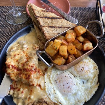 The Clinkscale - Traditional Eggs with chicken fried steak - Breakfast & Brunch Near Me - Jerome, Arizona
