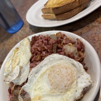 The Red Geranium Cafe - New American Near Me - Grand Rapids, Michigan