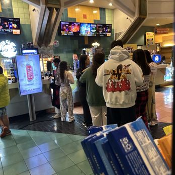 Regal Metropolitan - Staff allowing multiple cut in line! Horrible - Cinema Near Me - Austin, Texas