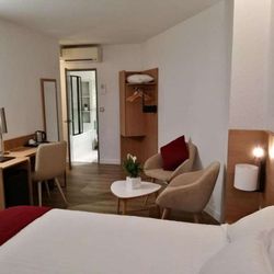 Austria Hotel - Standard Queen Room