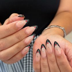 Nailsneedlove Studio - NAIL ARTIST: SHAYLA