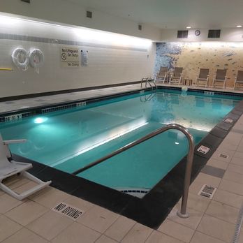 Hampton Inn & Suites Denver-Downtown - Pool (open 7am-10pm) - Hotels Near Me - Denver, Colorado