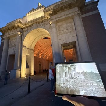 Menin Gate - The arch with a historic picture of the bridge damage after the war. - Landmarks & Historical Buildings Near Me - Ieper, VWV