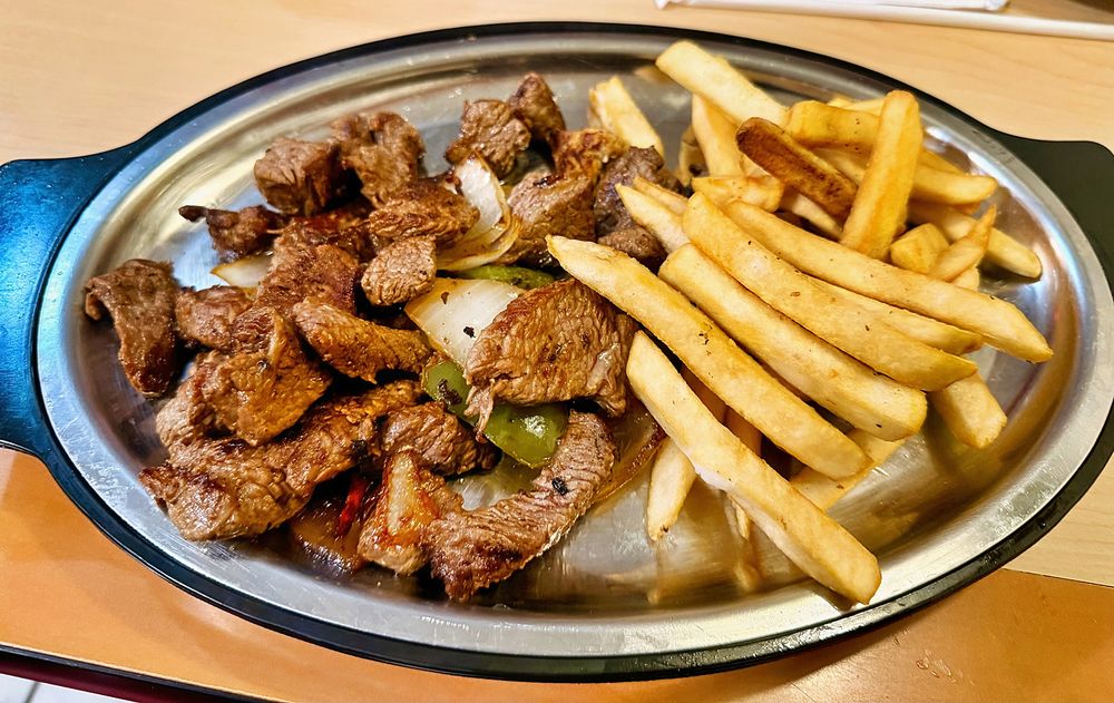 Sam's House Of Pizza Logo