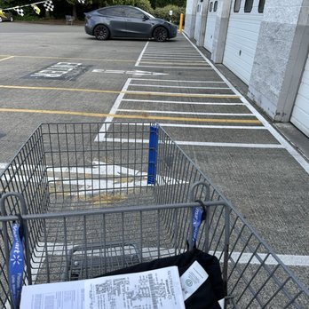 Walmart Supercenter - 7:20pm I'm leaving Walmart! I arrived at 12:31pm with the tow truck! Beware of the tire center. - Department Stores Near Me - Marysville, Washington Walmart Supercenter - 7:20pm I'm leaving Walmart! I arrived at 12:31pm with the tow truck! Beware of the tire center. - Department Stores Near Me - Marysville, Washington