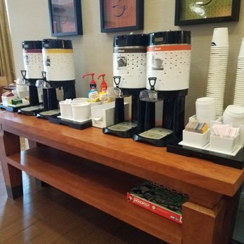 Hampton Inn & Suites Williamsburg-Central - Coffee/tea bar - Hotels Near Me - Williamsburg, Virginia