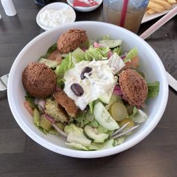 Falafel salad