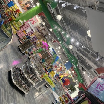 IT'SUGAR - 2nd floor - Candy Stores Near Me - East Rutherford, New Jersey
