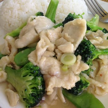 Tasty Chinese Kitchen - Chicken with broccoli and snow peas - Chinese Near Me - Newark, California Tasty Chinese Kitchen - Chicken with broccoli and snow peas - Chinese Near Me - Newark, California