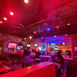 Tilly's Pub & Sports Grille