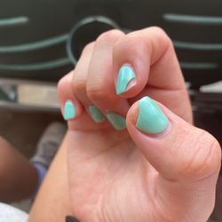 Four Seasons Nail & Spa - Chipping