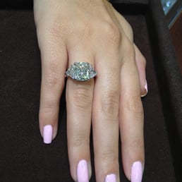 My BEAUTIFUL engagement ring thanks to Diamond Scene! Love Love Love!