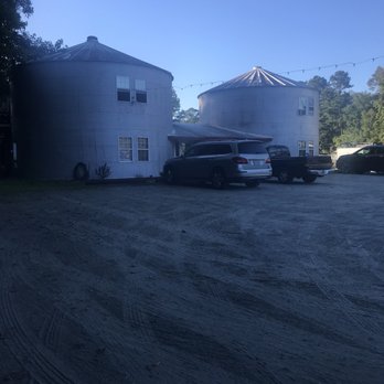 The Silos Restaurant - Outside parking lot - Italian Near Me - Oriental, North Carolina