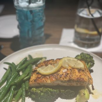Zeke's Kitchen & Bar - New American Near Me - Smyrna, Georgia