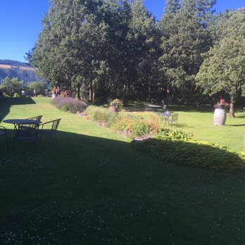 Cathedral Ridge Winery - A bottle of good red wine and this setting would be perfect. - Wine Tours Near Me - Hood River, Oregon Cathedral Ridge Winery - A bottle of good red wine and this setting would be perfect. - Wine Tours Near Me - Hood River, Oregon