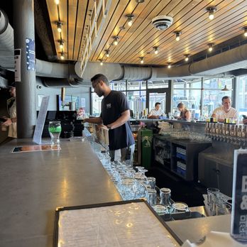 Samuel Adams Tap Room - Person who ignored us. - Beer Bar Near Me - Boston, Massachusetts
