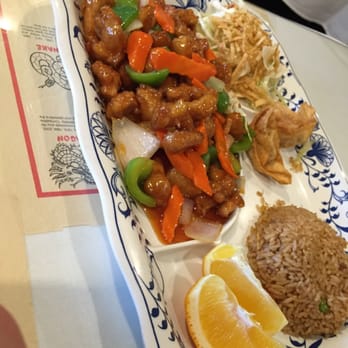 Hot Wok Cafe - Sweet and sour chicken lunch special angle 2 - Chinese Near Me - Northridge, California