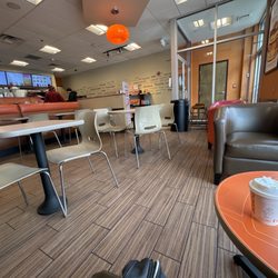 Dunkin' - Seating area