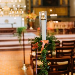 Flowerstory - Greenery and ribbon for the aisle candles   Photo by: Trevor and Elisebeth (@trevorandelisebeth)