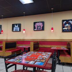 Pizza Inn - Ambiance