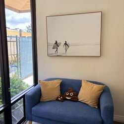H2O Wellness - Who doesn't like some poop emoji pillows! the environment is so relaxing