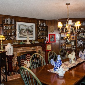 Williamsburg Sampler Bed & Breakfast - Breakfast Dining room - Hotels Near Me - Williamsburg, Virginia
